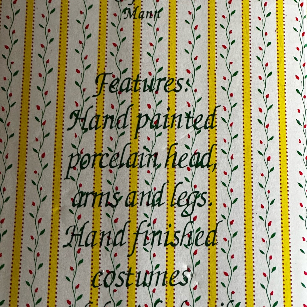 SEYMOURMANN CONNOISSEUR COLLECTION DOLL WITH STAND - Picture 5 of 15